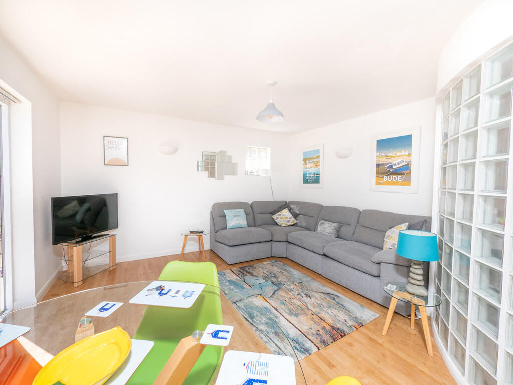 Lounge and dining area at Hawkers Court