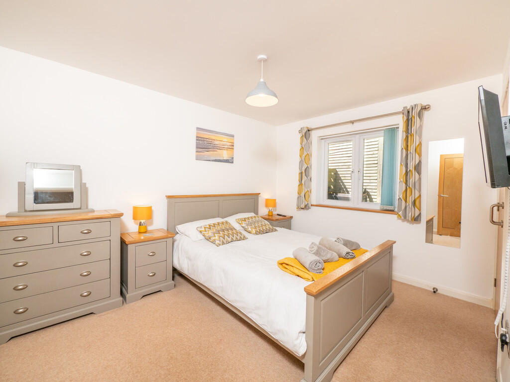 Master bedroom at Hawkers Court